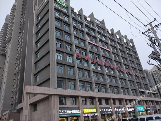 希岸·轻雅酒店(库尔勒香梨大道美食街店)