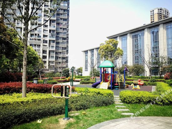 绍兴镜湖新区北欧风大飘窗舒适大床三居室普通公寓