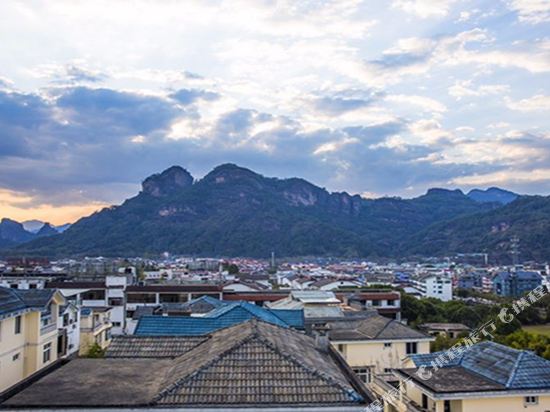 武夷山拉拉美墅客栈(望峰路分店)