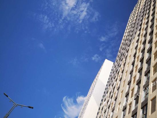 易成假日酒店公寓(上饶万达广场店)