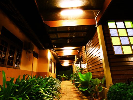 Six Villa Inn