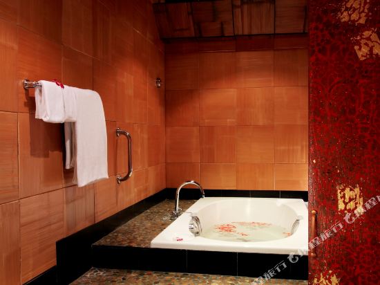 Mom Tri's Villa Royale Room Type - Kata Suite