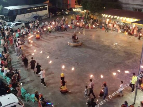雷波马湖马老五度假村