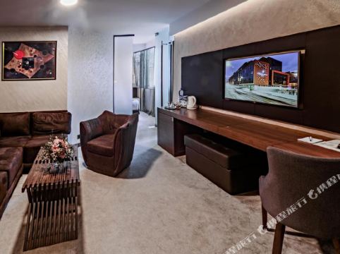 Hotel President Sarajevo Room Type - Deluxe Suite