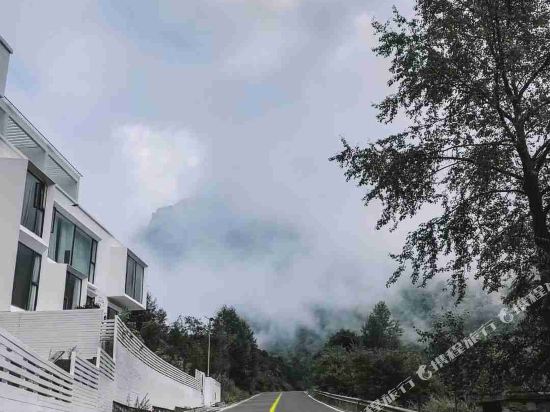 四姑娘山观岳酒店