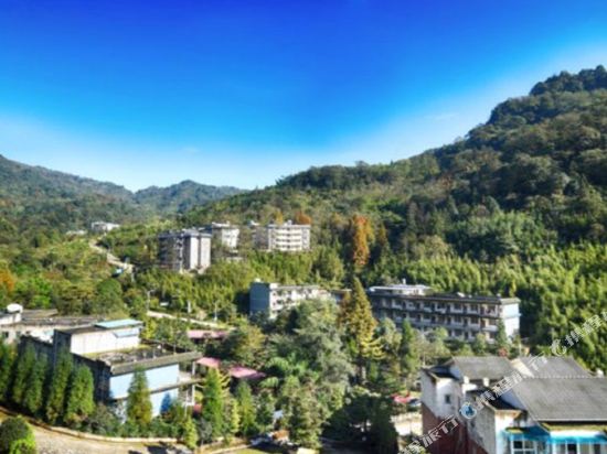 崇州卧龙潭酒店