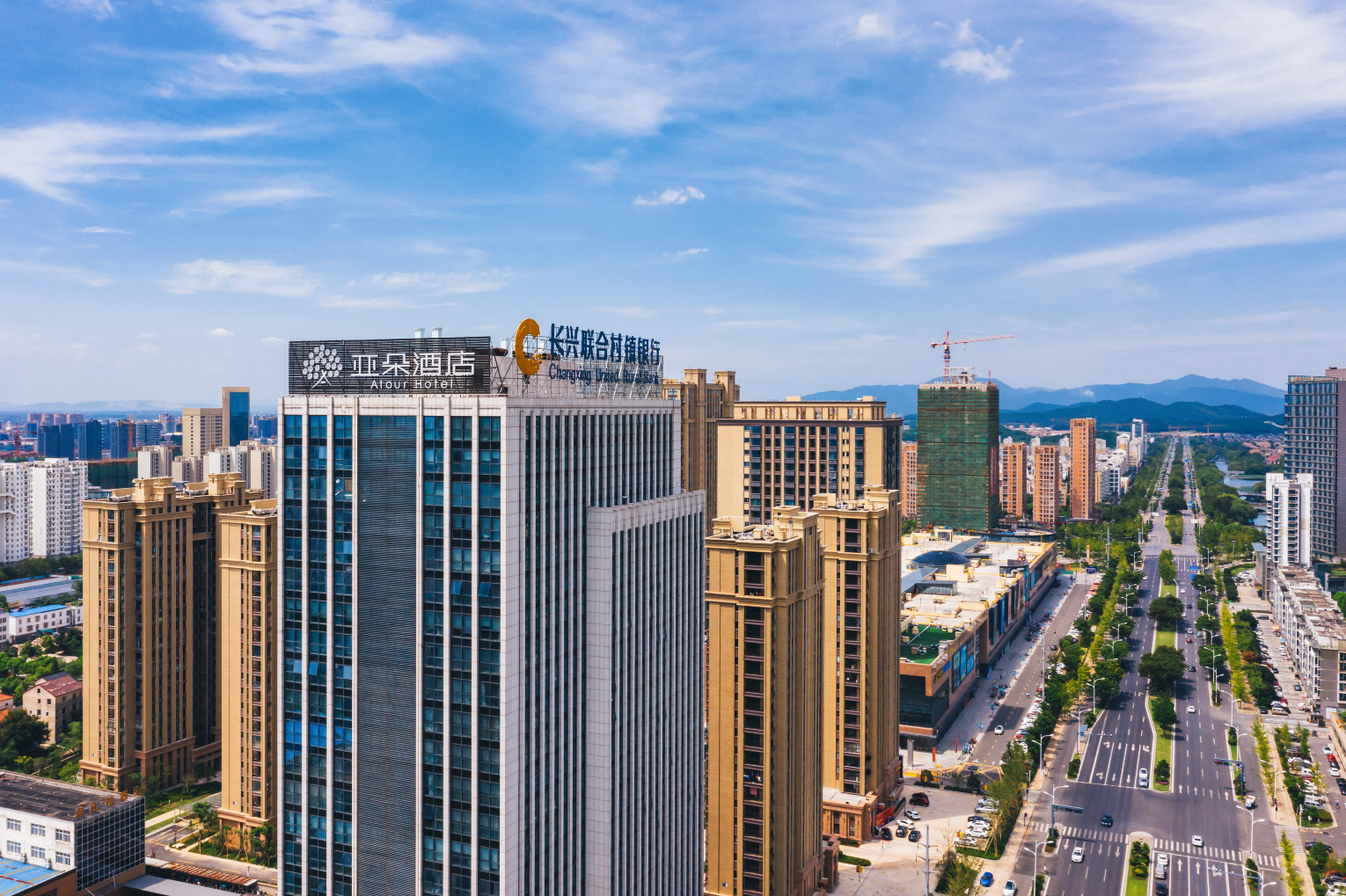 湖州长兴利时广场中央大道亚朵酒店-官方