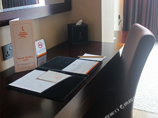 Royale Signature Hotel Room Type - Super Deluxe Twin Room