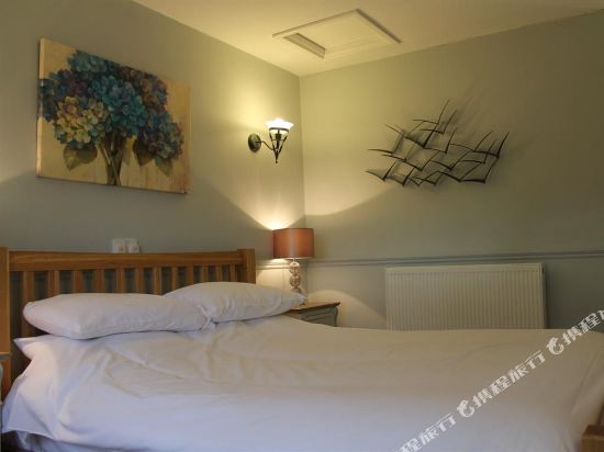 The Swan Motel Room Type - King Room - Disability Access