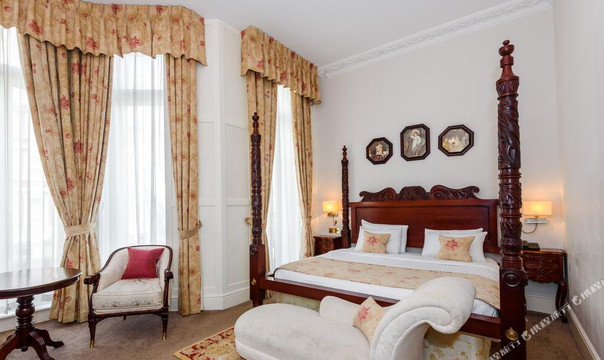 Naqadeh酒店住宿-International Park Hotel