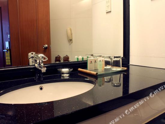 Imperial Palace Hotel Room Type - Standard King Room