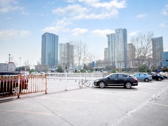 怡莱酒店(南京桥北弘阳广场店)