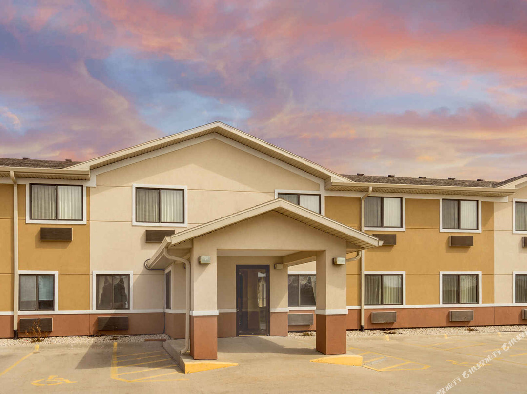 丰迪拉克速8酒店