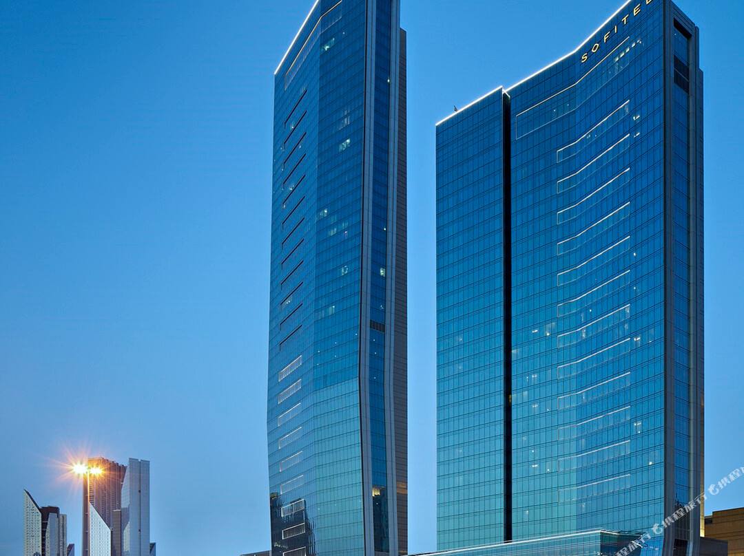 迪拜市区索菲特酒店主图