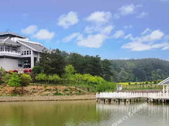 京山白鹿春舍酒店