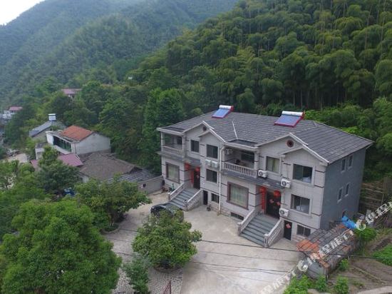 安吉岩朵山民宿