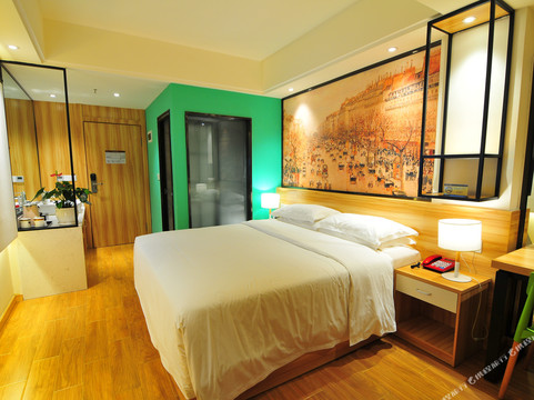 月亮半岛艺术酒店(合江门第一人民医院店)