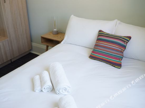 Rosehill Hotel Room Type - Deluxe King Room with Shared Bathroom