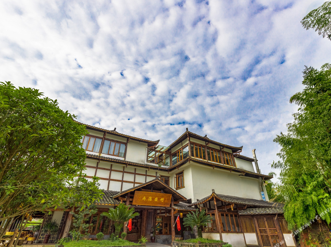 竹安隐所·湖边泳池温泉度假民宿(蜀南竹海中华大熊猫苑店)