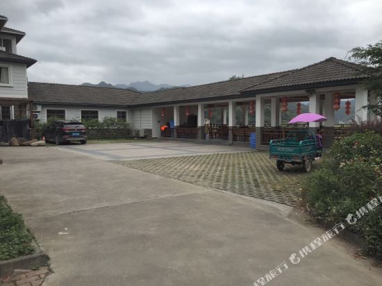 千岛湖临溪度假山庄