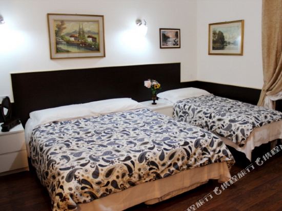 Gold House Room Type - Quadruple Room with Private Bathroom Gold House Room Type - Quadruple Room with Private Bathroom