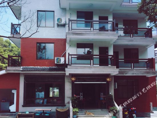 安吉河边人家农家乐