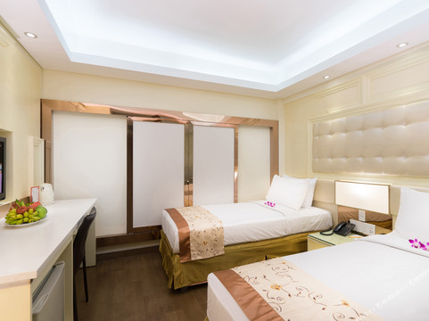 皇后大酒店主图