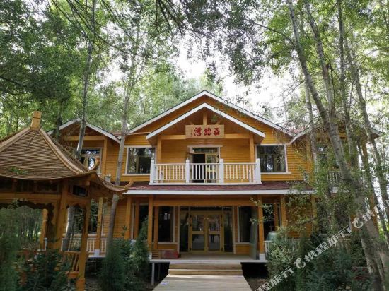 嘉峪关亚龙湾生态木屋