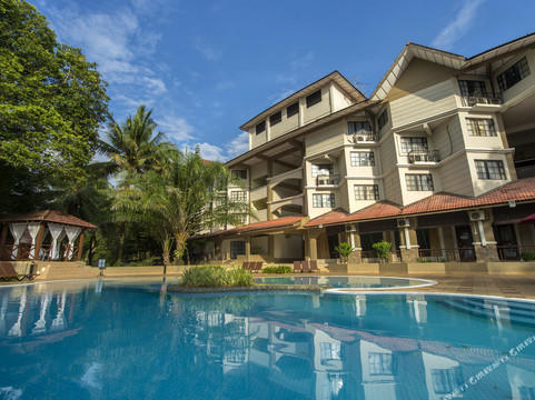 苏里雅珍拉丁湾度假村