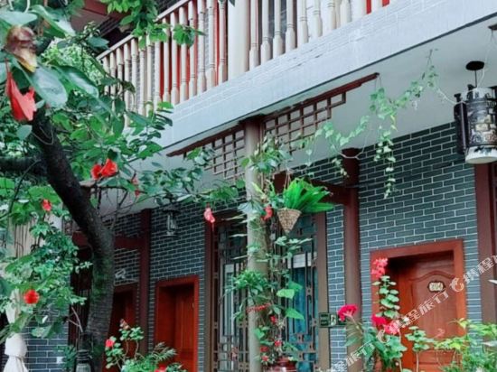 街子古镇春梅后花园