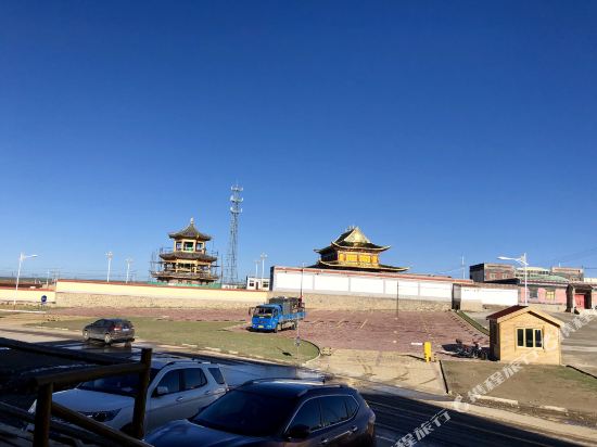 刚察雍吉梅朵酒店