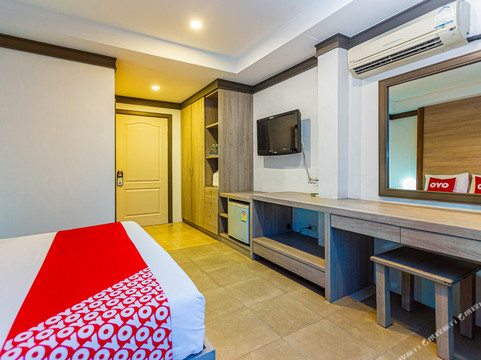 OYO 380 Jomthong Mansion