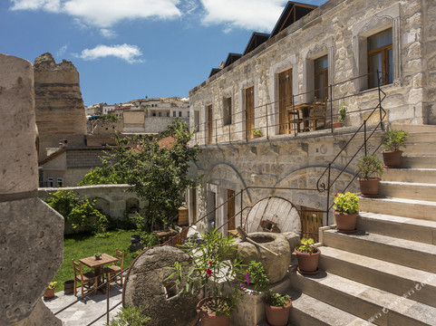 阿伊迪尼尔岩洞酒店