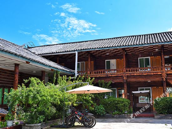 泸沽湖疯鸟青年旅舍