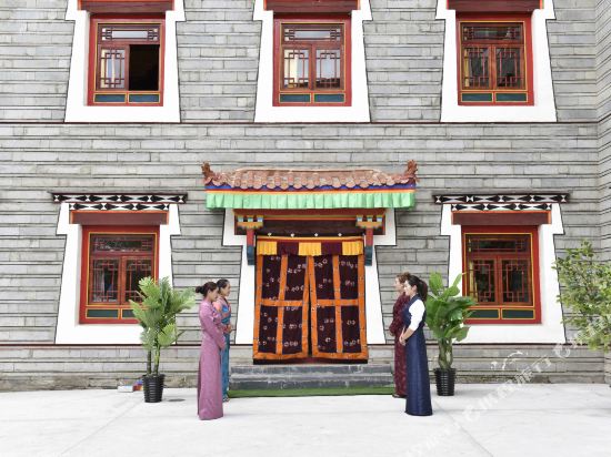 康定曲登嘎布庄园