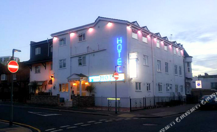 巴尔金公园酒店
