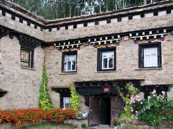 稻城亚丁蒋三哥藏式民居接待中心
