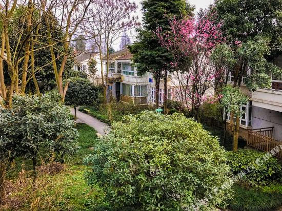 青城山浪漫复式公寓