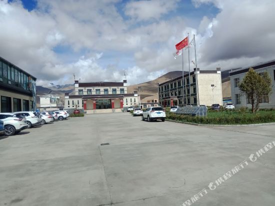 浪卡子陇巴庄园大酒店