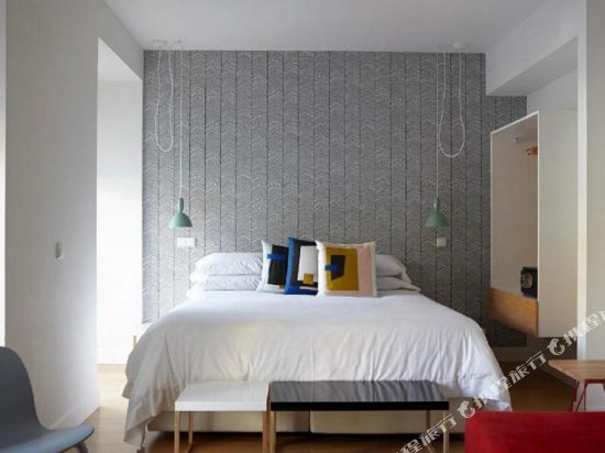 60 Balconies Art Room Type - Studio