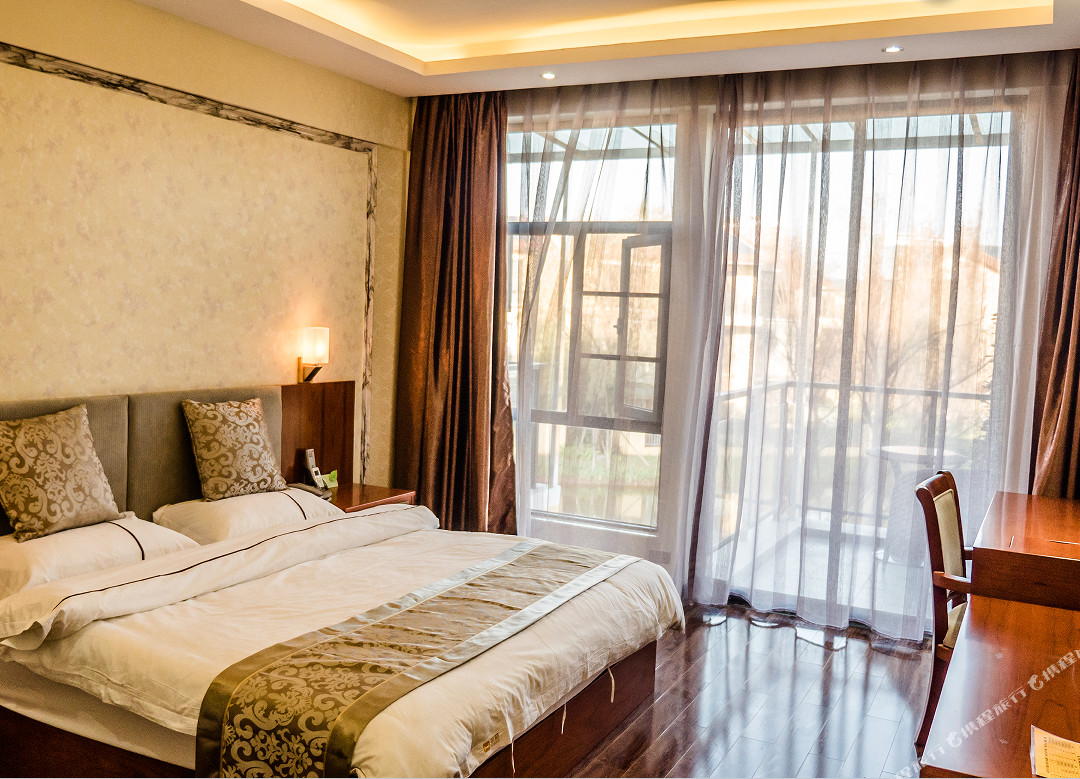 罗平湖苑精品酒店