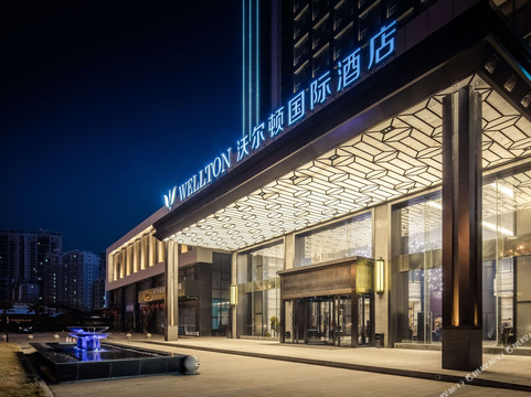 星期八假日酒店