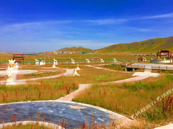 若尔盖豪景湾假日酒店