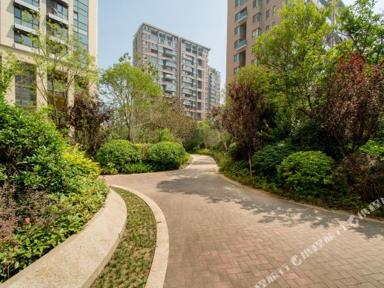 日照小闹小静公寓(东润艺术馆分店)