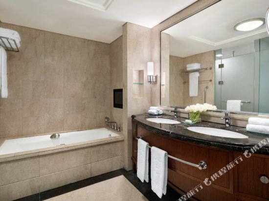 Shangri-La Jakarta Room Type - One-Bedroom Suite