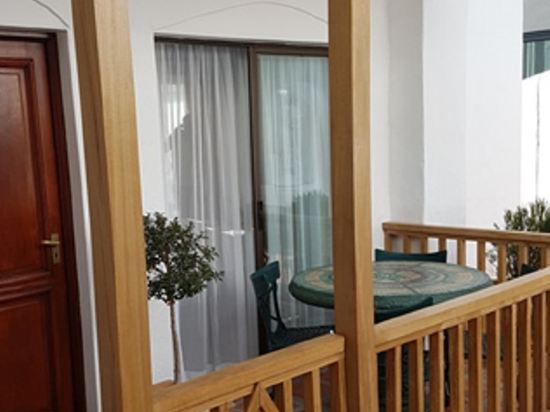 Bayview Penthouses and Rooms