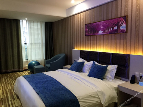 营山铂悦湾酒店（白塔公园店）