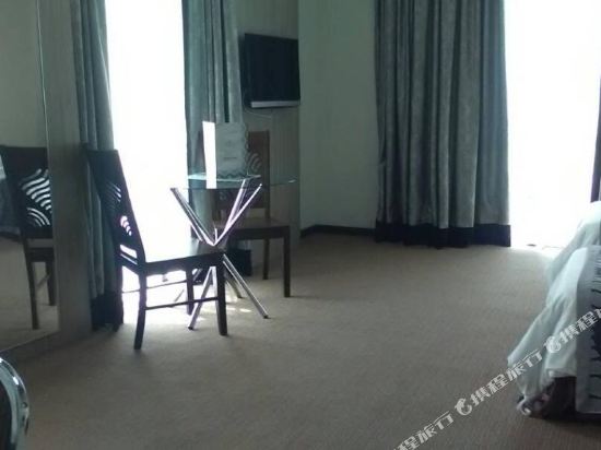 Holiday Villa Hotel & Suites Room Type - Deluxe Triple Room Holiday Villa Hotel & Suites Room Type - Deluxe Triple Room