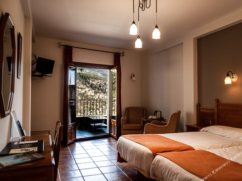 Cadiar酒店住宿-Hotel La Fragua II