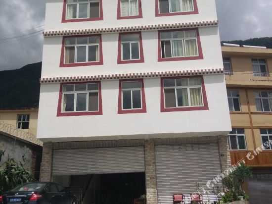 泸定鹏毅商务酒店